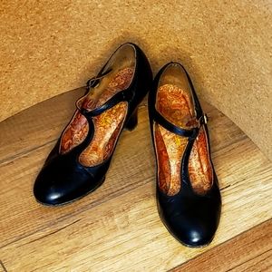 Capezio dance shoes 37 t-strap heels